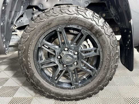 Used 2017 Toyota Tundra SR5 w/ SR5 Upgrade Package RWD image 34