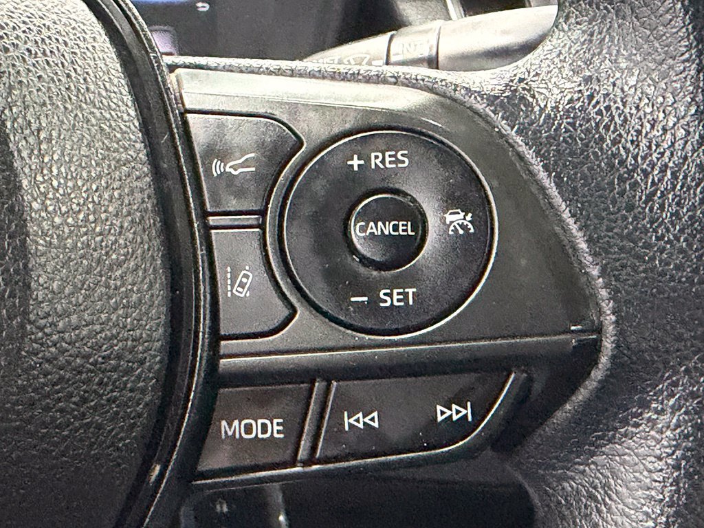 Used 2021 Toyota Corolla LE w/ Carpet Mat Package (TMS) FWD image 28