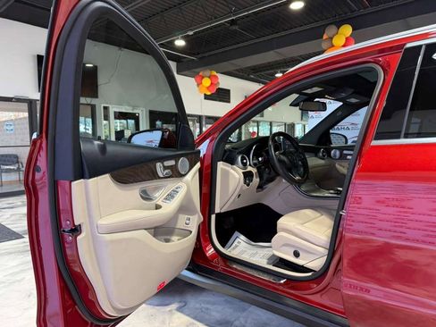 Used 2018 Mercedes-Benz GLC 300 4MATIC w/ Multimedia Package image 27