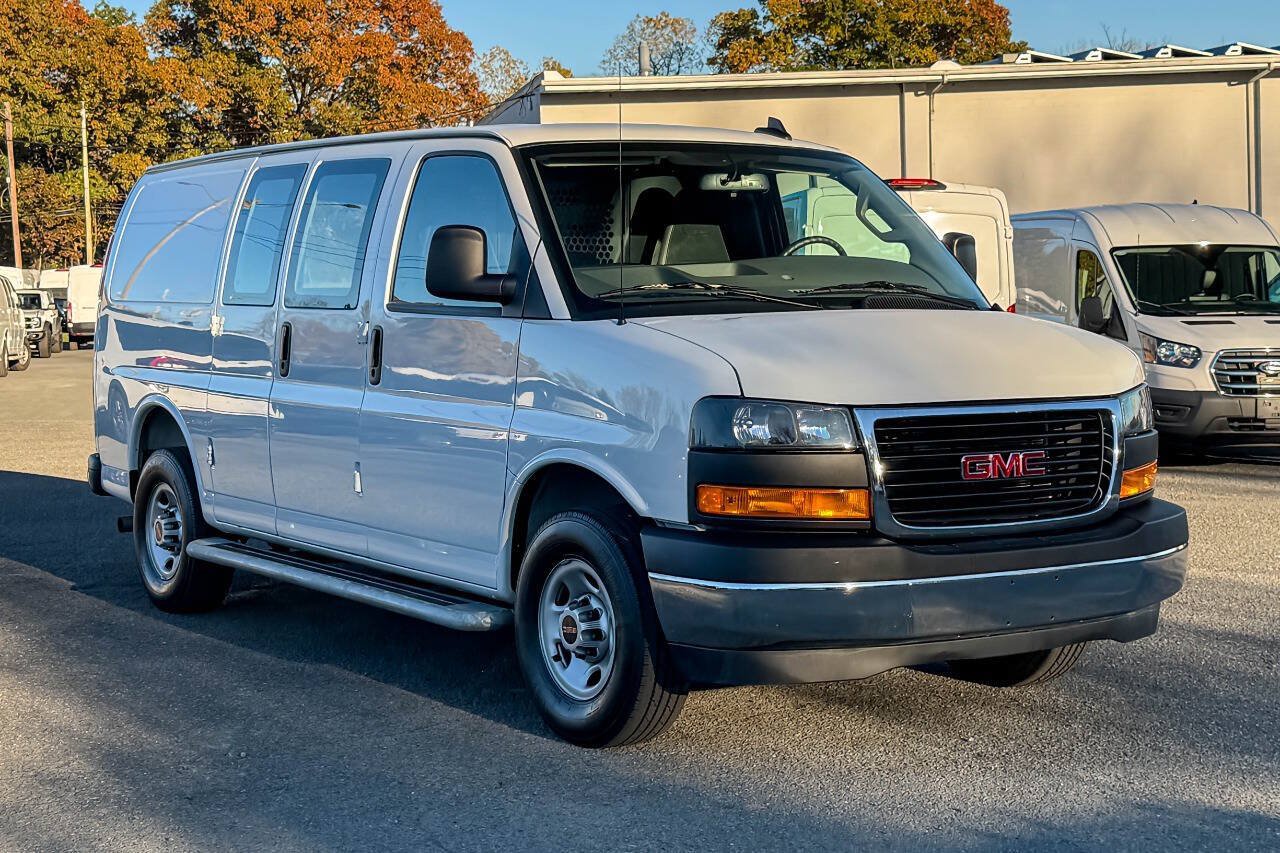 Used 2025 GMC Savana 2500 w/ Driver Convenience Package RWD image 1