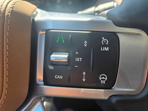 Used 2025 Land Rover Discovery Metropolitan Edition AWD/4WD image 34