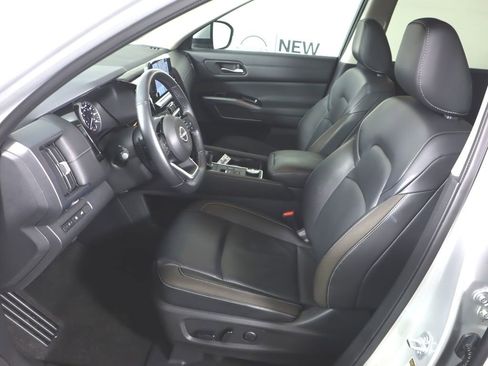 Used 2022 Nissan Pathfinder SL AWD/4WD image 19