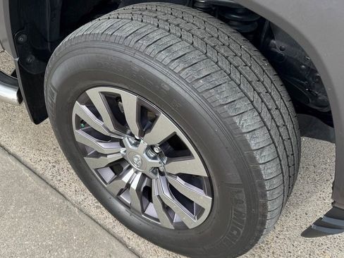 Used 2021 Toyota Tacoma Limited image 25