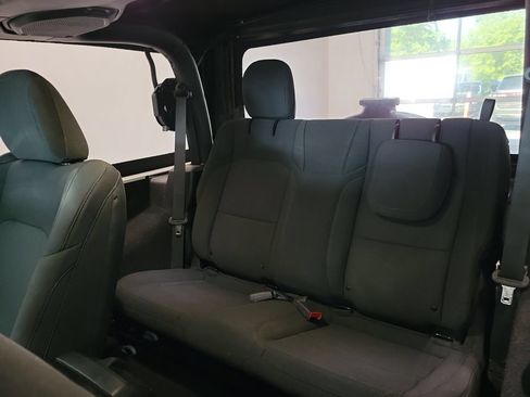 Used 2023 Jeep Wrangler Sport AWD/4WD image 23