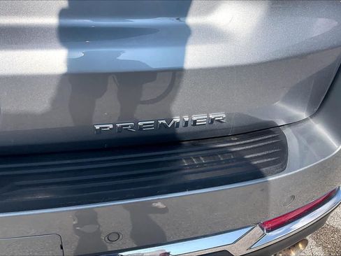 Used 2025 Chevrolet Suburban Premier RWD image 10