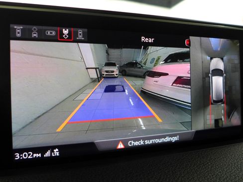 Used 2019 Audi Q7 3.0T Prestige image 24