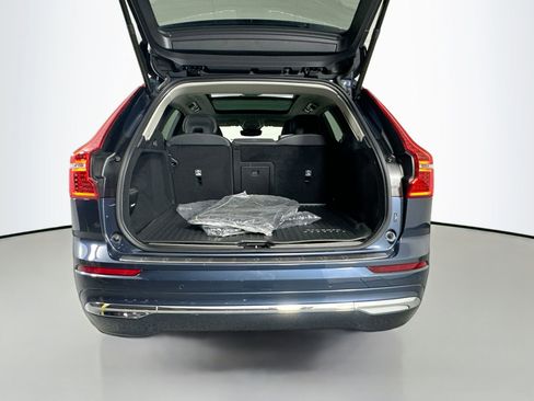 Used 2023 Volvo XC60 B5 Plus image 25