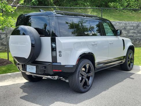 New 2026 Land Rover Defender 110 X-Dynamic SE AWD/4WD image 2