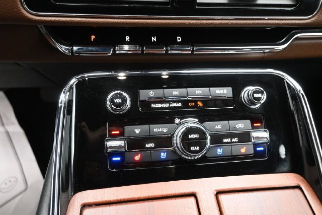 Certified 2023 Lincoln Navigator Reserve AWD/4WD image 18