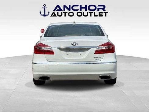 Used 2012 Hyundai Genesis 3.8 w/ Premium Pkg RWD image 7