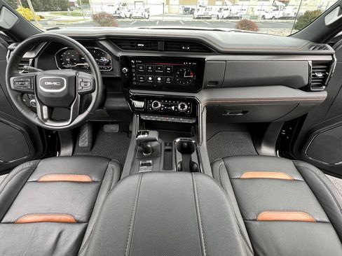 Used 2024 GMC Sierra 1500 AT4 w/ AT4 Preferred Package image 4