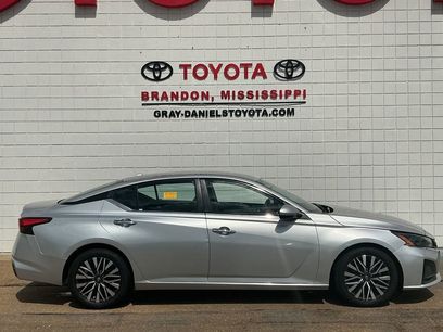 Used 2023 Nissan Altima 2.5 SV