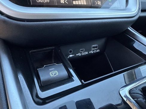 Used 2023 Subaru Outback Premium image 29