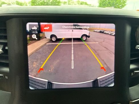 Used 2024 RAM 3500 Tradesman w/ Chrome Appearance Group AWD/4WD image 17