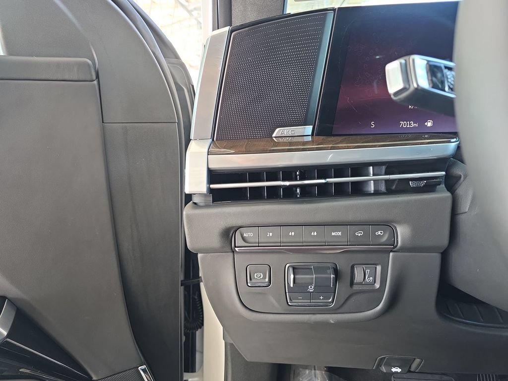 Certified 2025 Cadillac Escalade Sport Platinum w/ LPO, ONYX Package AWD/4WD image 18