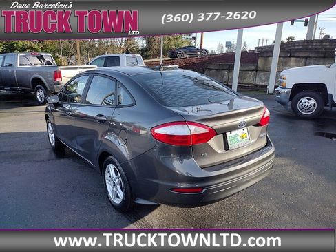 Used 2017 Ford Fiesta SE image 6