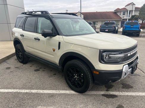 Used 2025 Ford Bronco Sport Badlands image 8