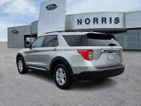 Used 2023 Ford Explorer XLT image 3