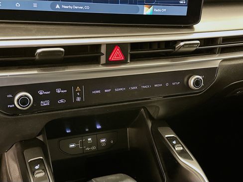 Used 2024 Kia Sorento S image 24