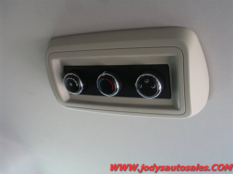 Used 2016 Dodge Grand Caravan SXT w/ Rear Park Assist Package FWD image 25