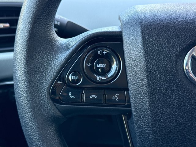 Used 2020 Toyota Prius LE FWD image 28