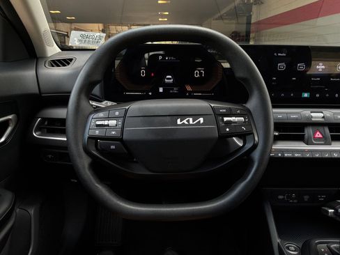 Used 2025 Kia K4 FWD image 33