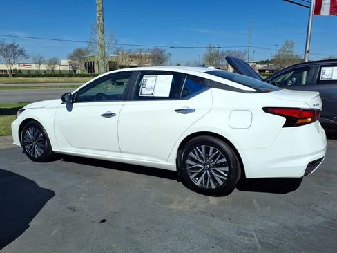Used 2025 Nissan Altima 2.5 SV image 3