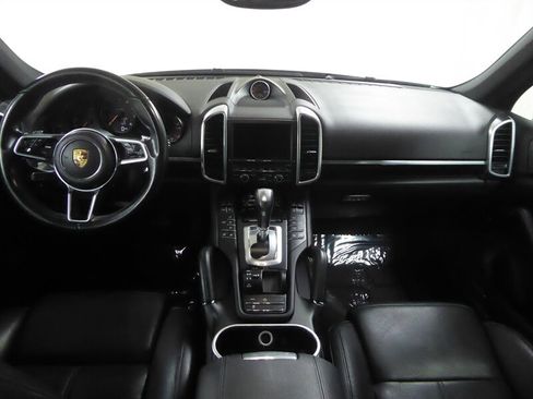 Used 2016 Porsche Cayenne AWD/4WD image 9