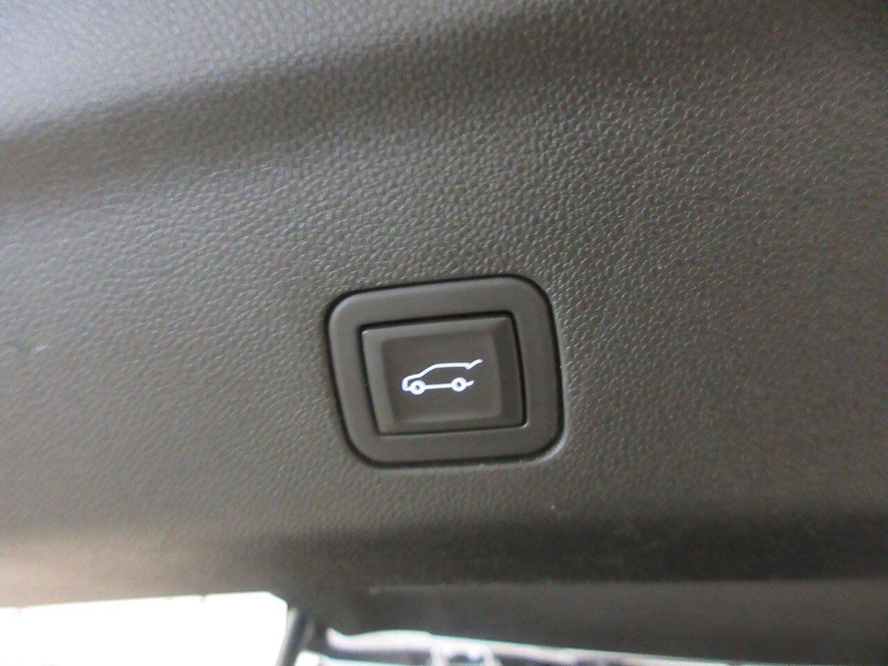 Used 2024 GMC Yukon AT4 w/ Technology Package AWD/4WD image 29