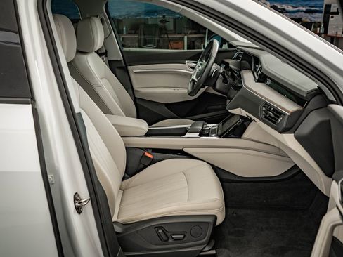 Used 2021 Audi e-tron Premium w/ Convenience Plus Package image 22