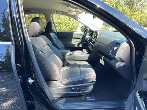 New 2025 Nissan Pathfinder SL w/ Cargo Package image 11