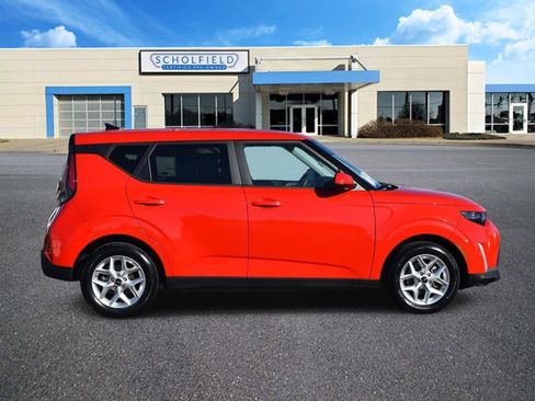 Used 2024 Kia Soul LX w/ Option Group 015 image 2