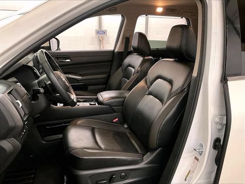 Used 2023 Nissan Pathfinder SL w/ Black Appearance Package AWD/4WD image 24
