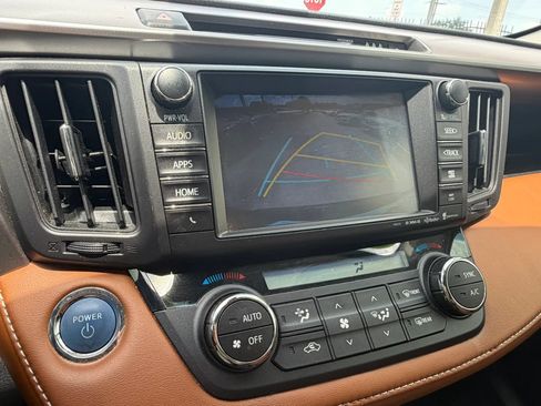 Used 2018 Toyota RAV4 Limited AWD/4WD image 16