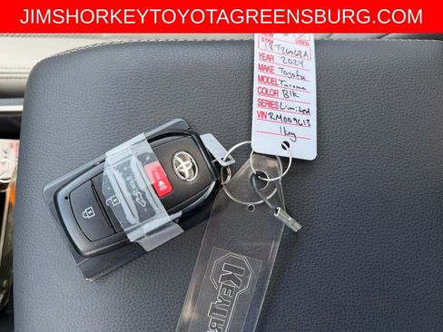 Used 2024 Toyota Tacoma Limited w/ Limited Package (LT) AWD/4WD image 32