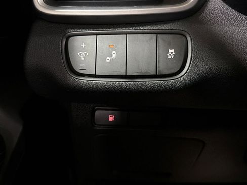Used 2019 Kia Sorento LX w/ LX Convenience Package image 18