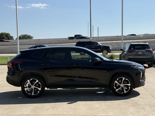 Used 2025 Chevrolet Trax RS w/ Sunroof Package FWD image 4