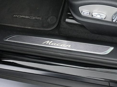 Certified 2023 Porsche Macan Turbo AWD/4WD image 16