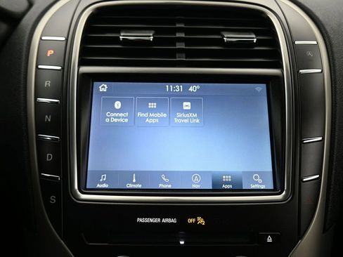 Used 2019 Lincoln Nautilus Select image 17