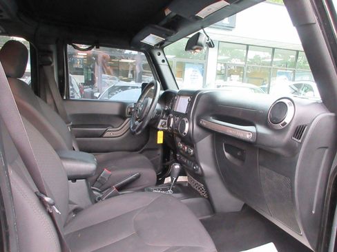 Used 2017 Jeep Wrangler Unlimited Sport w/ Quick Order Package 24S AWD/4WD image 14