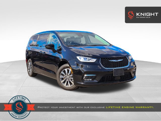 Used 2024 Chrysler Pacifica Limited FWD image 1