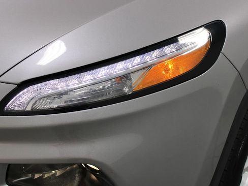 Used 2018 Jeep Cherokee Latitude image 49