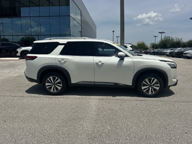 Used 2023 Nissan Pathfinder SL AWD/4WD image 6