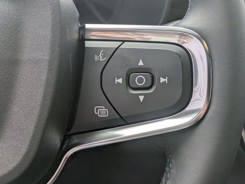 Used 2023 Volvo XC40 Recharge Core image 18