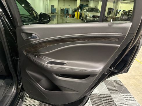 Used 2020 Buick Envision Essence AWD/4WD image 31