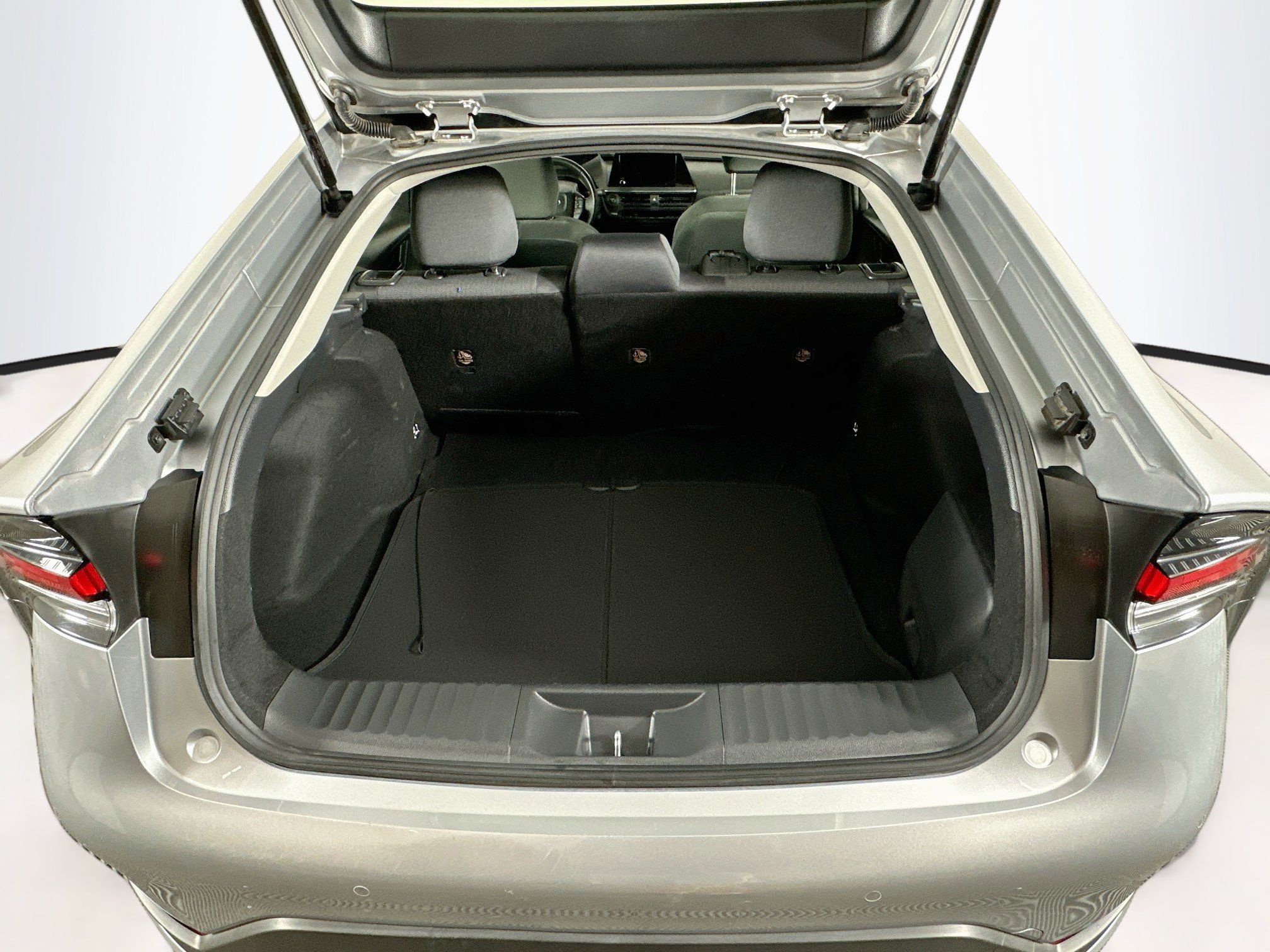 Used 2025 Toyota Prius LE FWD image 27
