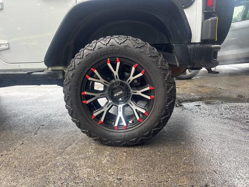 Used 2018 Jeep Wrangler Unlimited Sport AWD/4WD image 14