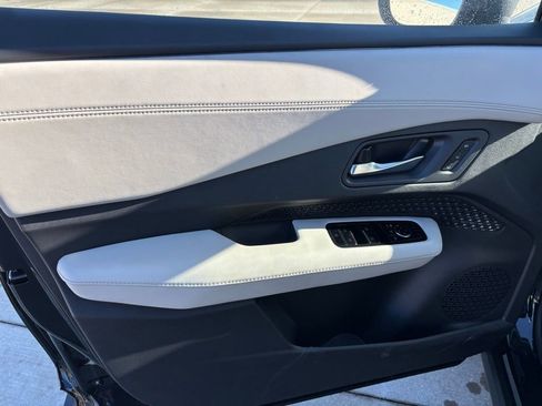 Used 2023 Nissan Ariya FWD image 12