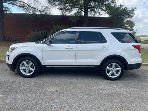 Used 2019 Ford Explorer XLT w/ Equipment Group 202A image 2