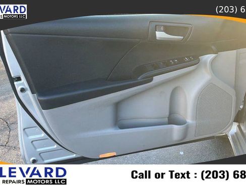 Used 2012 Toyota Camry L image 23